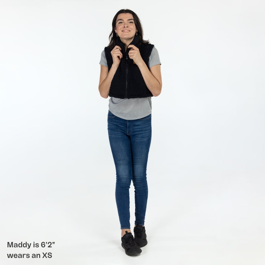 Comfort Lush Cropped Fleece Vest / Color-Black