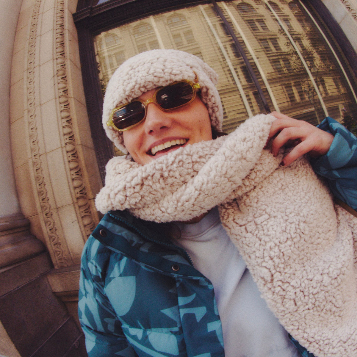 Comfort Lush Snowdrift Scarf / Color-Transformative Teal